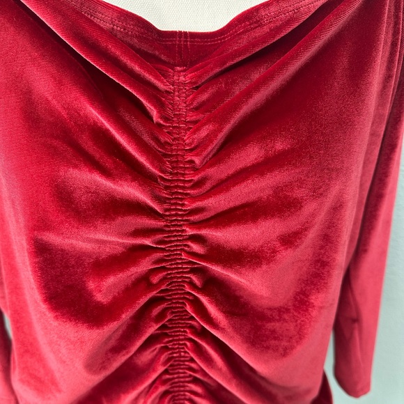 Torrid Plus Size 2 Off Shoulder Velvet Shirred Front Red Stretch NWOT - Picture 4 of 11
